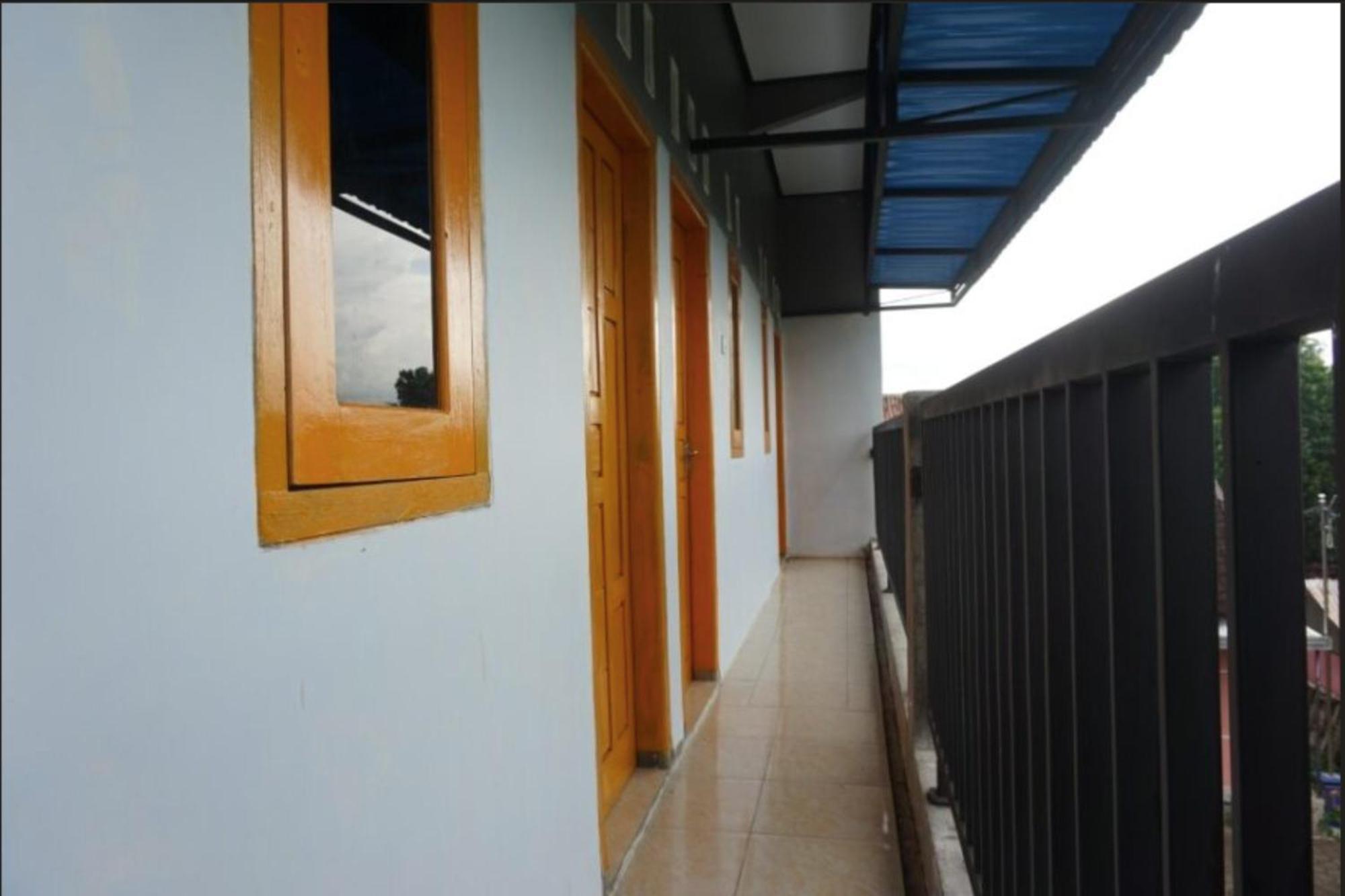 Spot On 93611 Kost Pak Suyatno Syariah 2 Hotel Ponorogo Exterior foto