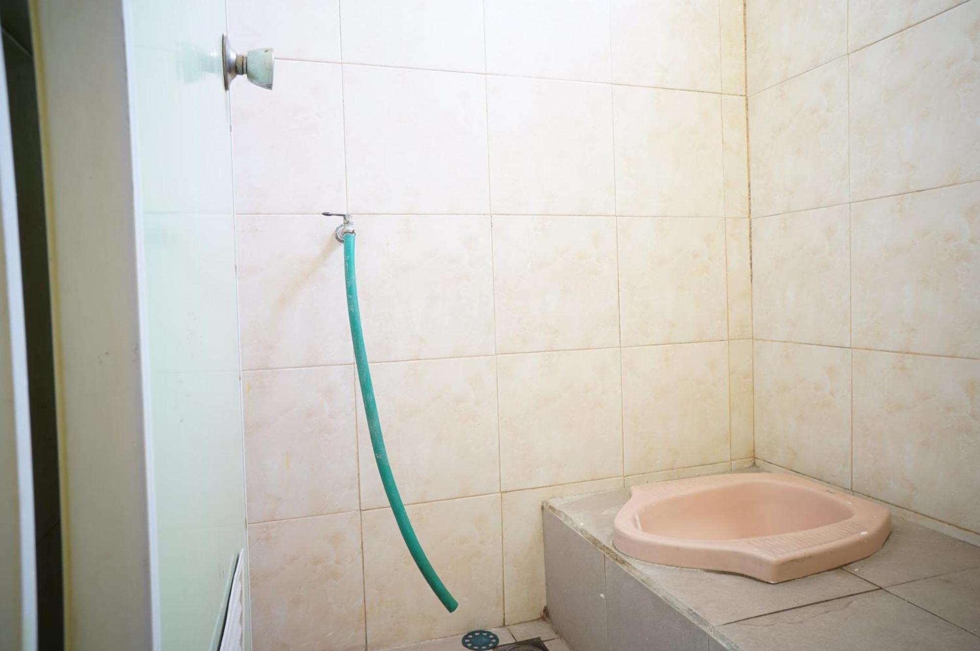 Spot On 93611 Kost Pak Suyatno Syariah 2 Hotel Ponorogo Exterior foto